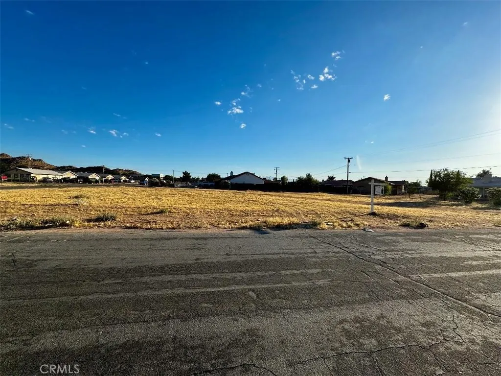 154 Broken Bow Road Apple Valley, CA 92307 - Photo 1 of 9 Subject Property