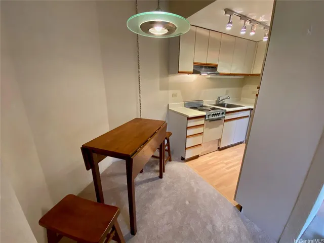 $2,000 | 5333 Likini Street, Unit 211, Honolulu, HI 96818