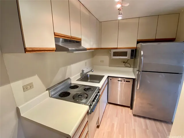 $2,000 | 5333 Likini Street, Unit 211, Honolulu, HI 96818