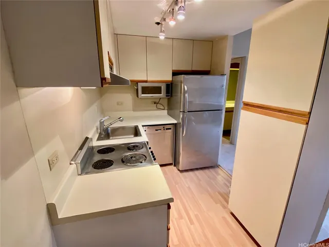 $2,000 | 5333 Likini Street, Unit 211, Honolulu, HI 96818