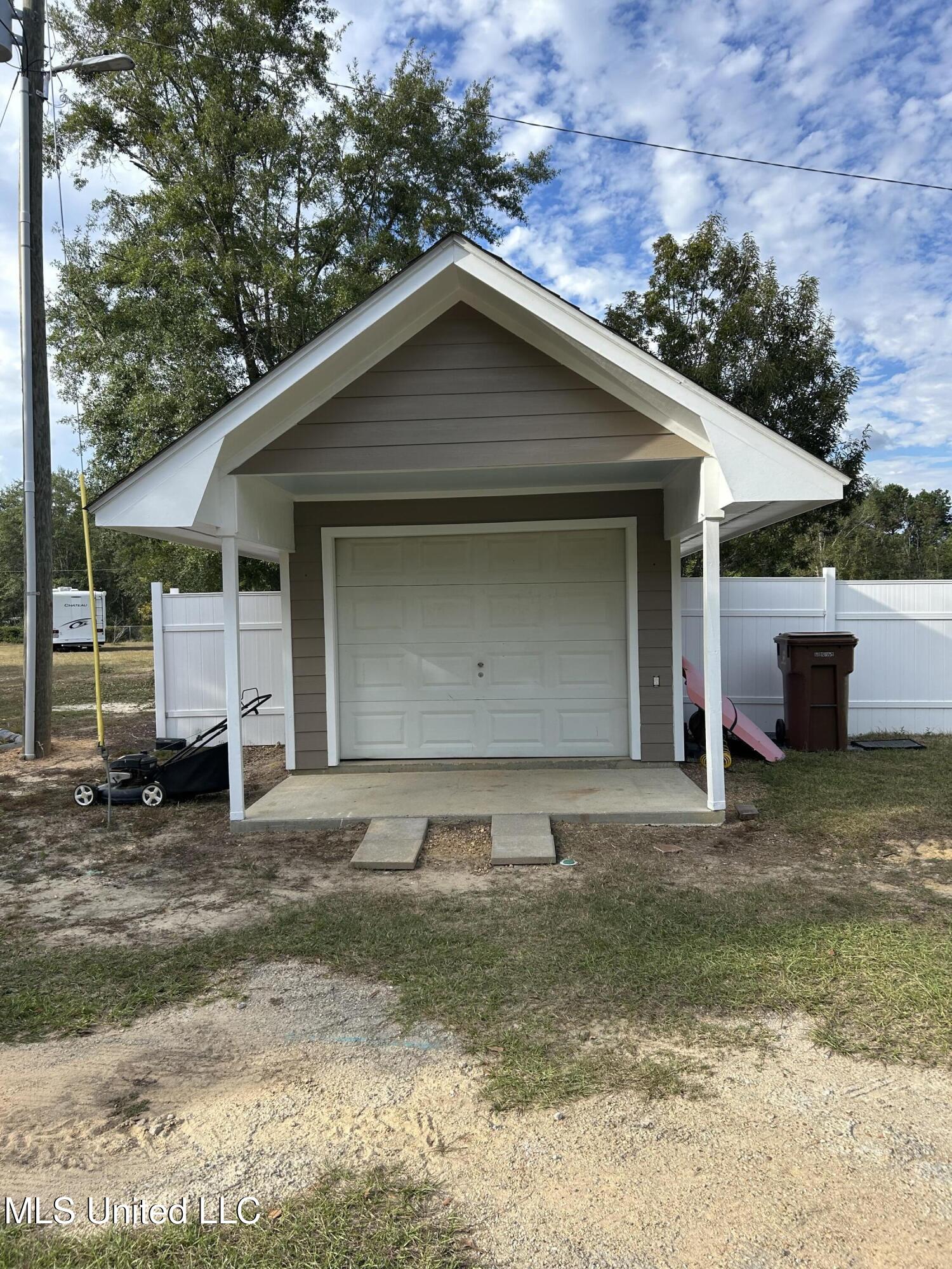 22473 Yankee Town Road Saucier, MS 39574 - Photo 51 of 67 Garage