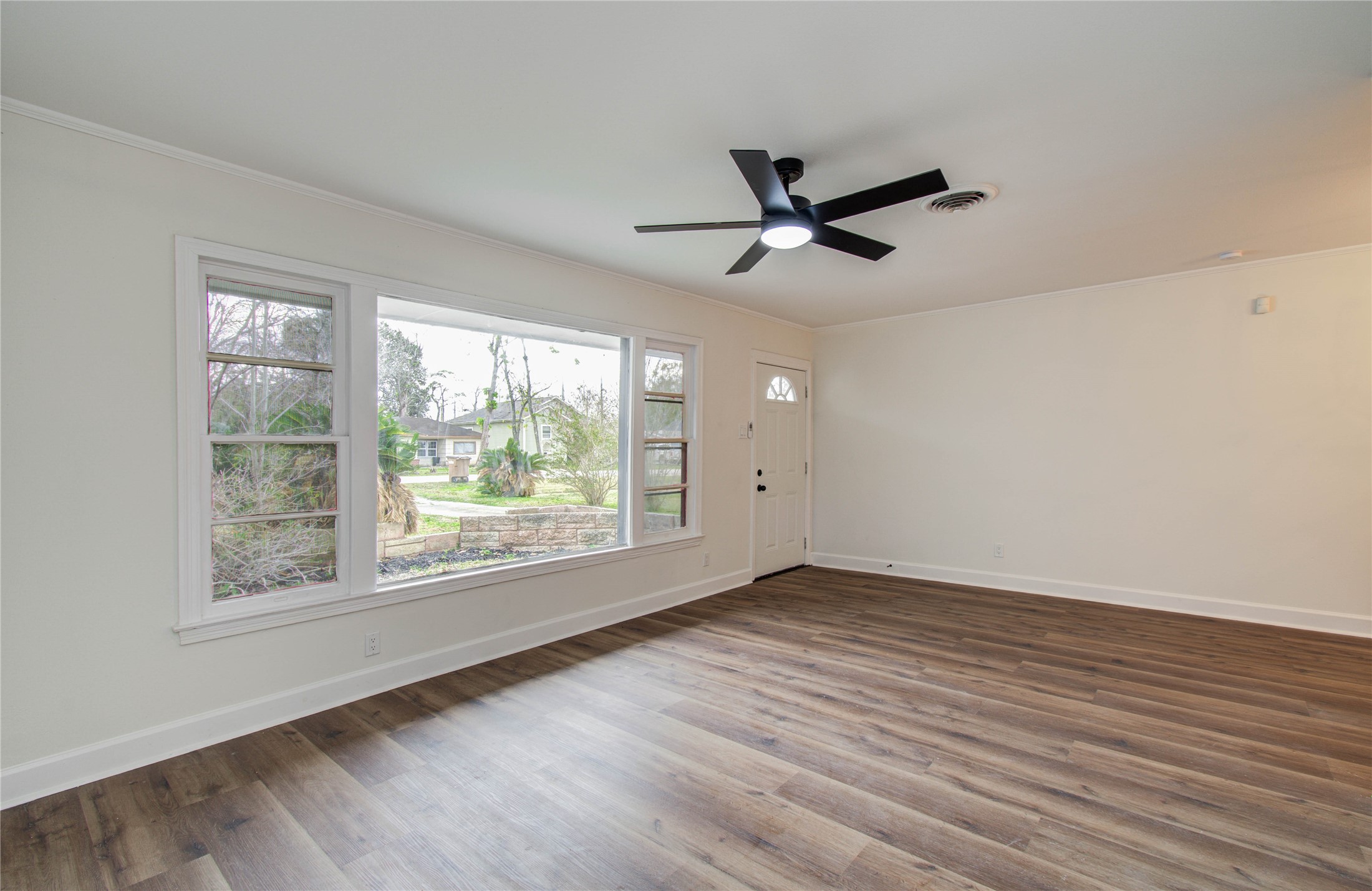 2417 Pecan Street Dickinson, TX 77539 - Photo 23 of 43 a view of empty room with wooden floor and fan