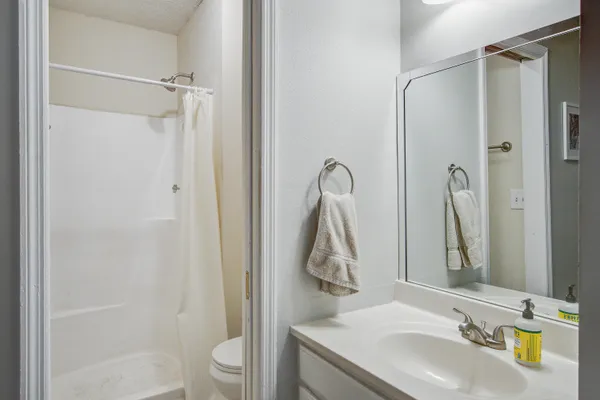 $2,200 | 1402 Camp Road, Unit 16F, Charleston, SC 29412