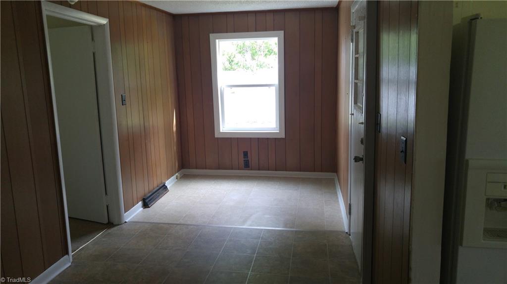 262 Stone Road Reidsville, NC 27320 - Photo 6 of 8 Dining area next to kitchen.