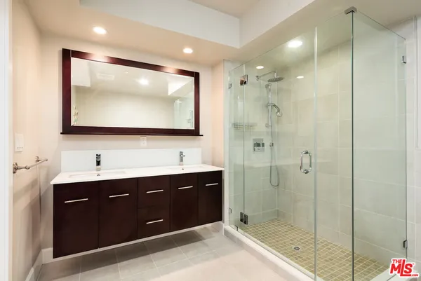 $5,250 | 118 South Kenwood Street, Unit 506, Glendale, CA 91205