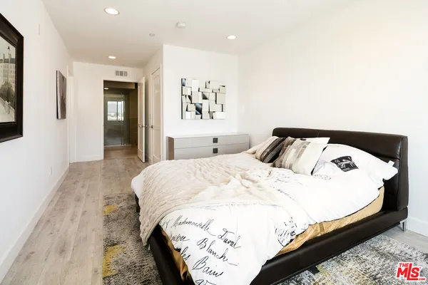 $5,250 | 118 South Kenwood Street, Unit 506, Glendale, CA 91205