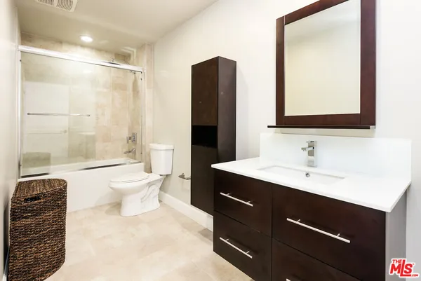 $5,250 | 118 South Kenwood Street, Unit 506, Glendale, CA 91205