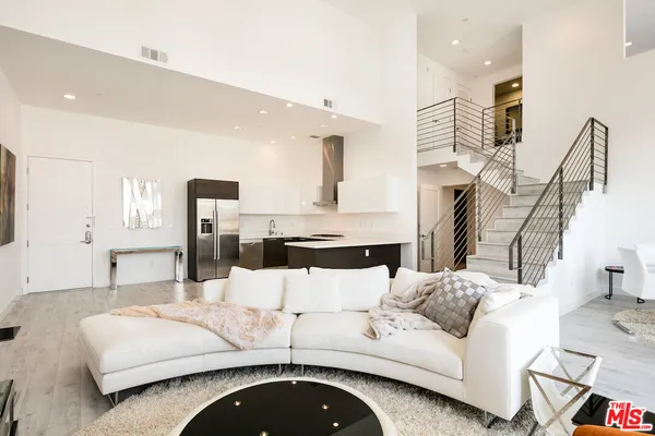 $5,250 | 118 South Kenwood Street, Unit 506, Glendale, CA 91205