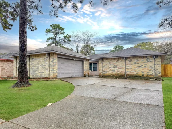 front view of house with a yard