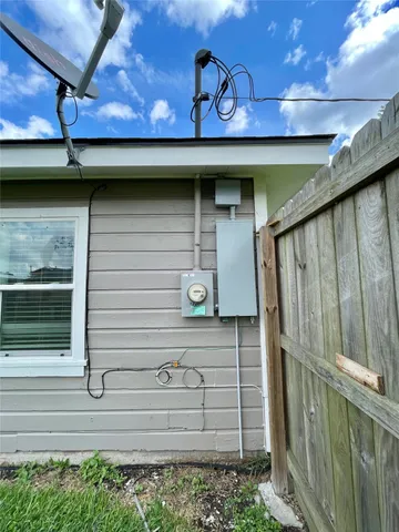 $1,550 | 1116 Lake Street, Clute, TX 77531