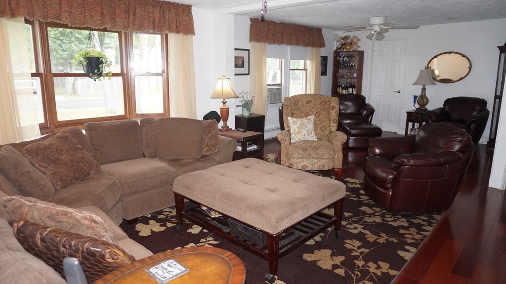 59-61 Tulsa Street Springfield, MA 01118 - Photo 4 of 19 Gallery Image 4