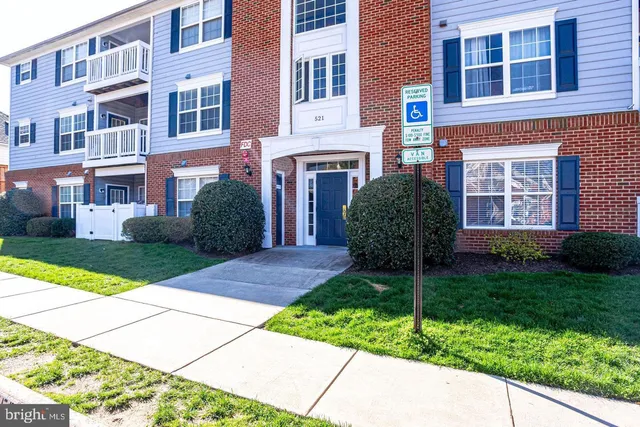 $360,000 | 521 Constellation Square Southeast, Unit E, Leesburg, VA 20175