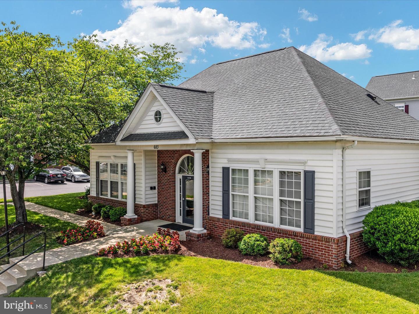 521 Constellation Square Southeast, Unit E Leesburg, VA 20175 - Photo 26 of 27 a front view of a house with garden