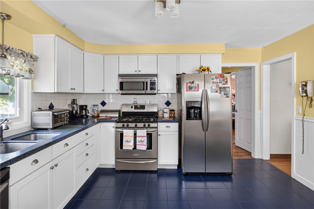 130 Thurston Street Riverside, RI 02915 - Photo 12 of 50 Gallery Image 12