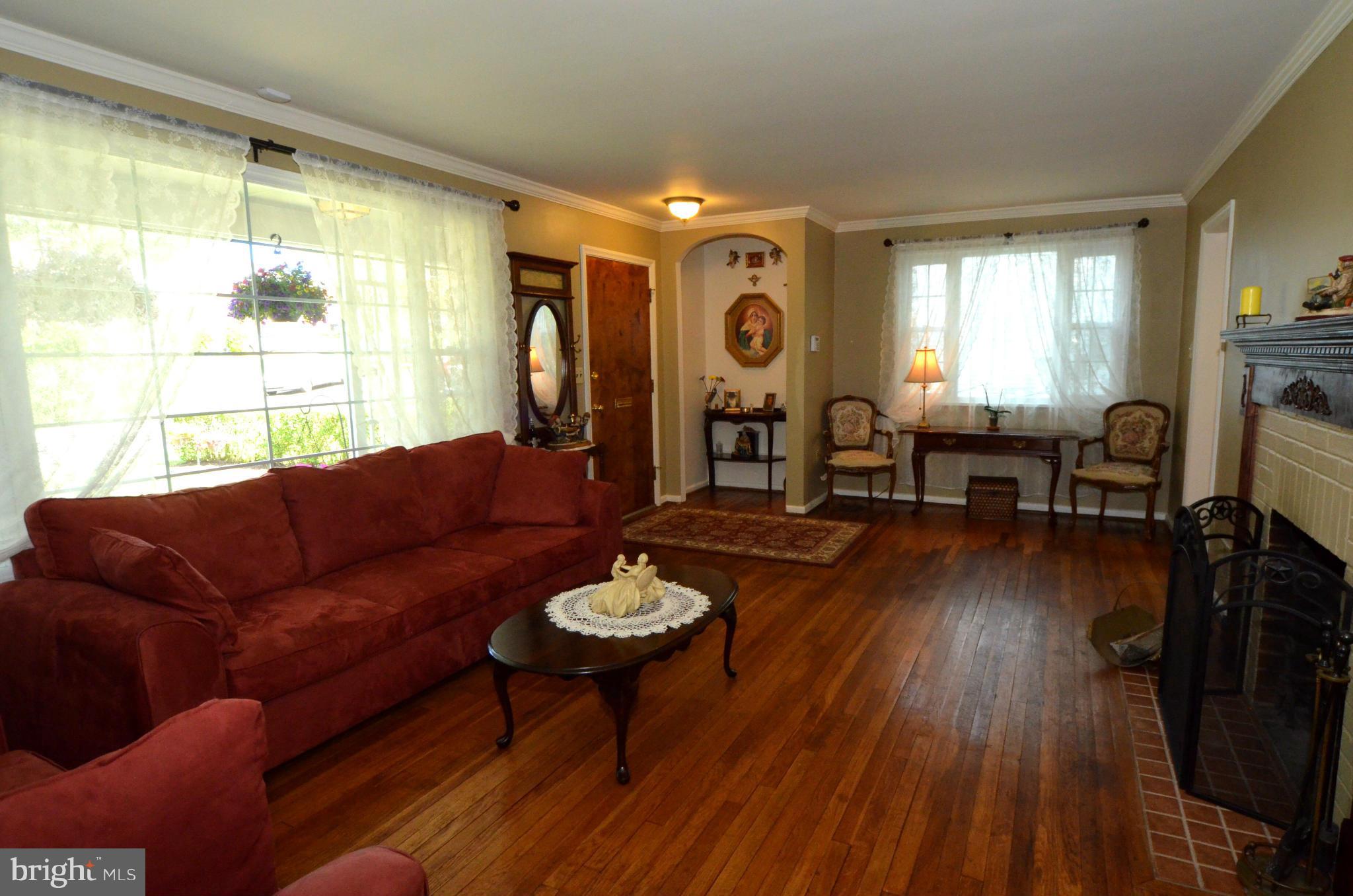 1607 Parham Place Silver Spring, MD 20903 - Photo 3 of 21 Living Room