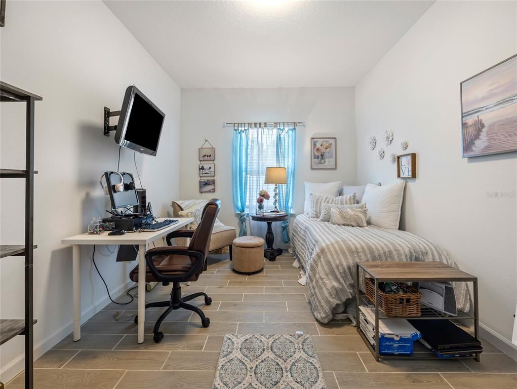 7580 Southwest 78th Terrace Ocala, FL 34481 - Photo 19 of 48 a living room with furniture