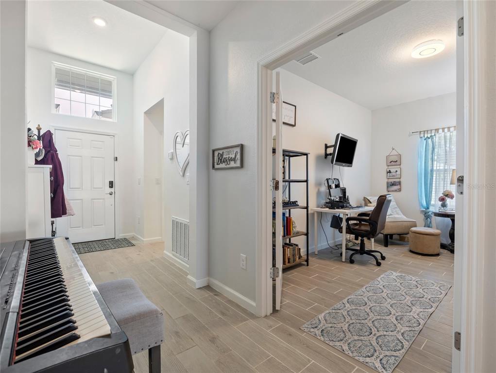 7580 Southwest 78th Terrace Ocala, FL 34481 - Photo 25 of 48 a living room with furniture and a window