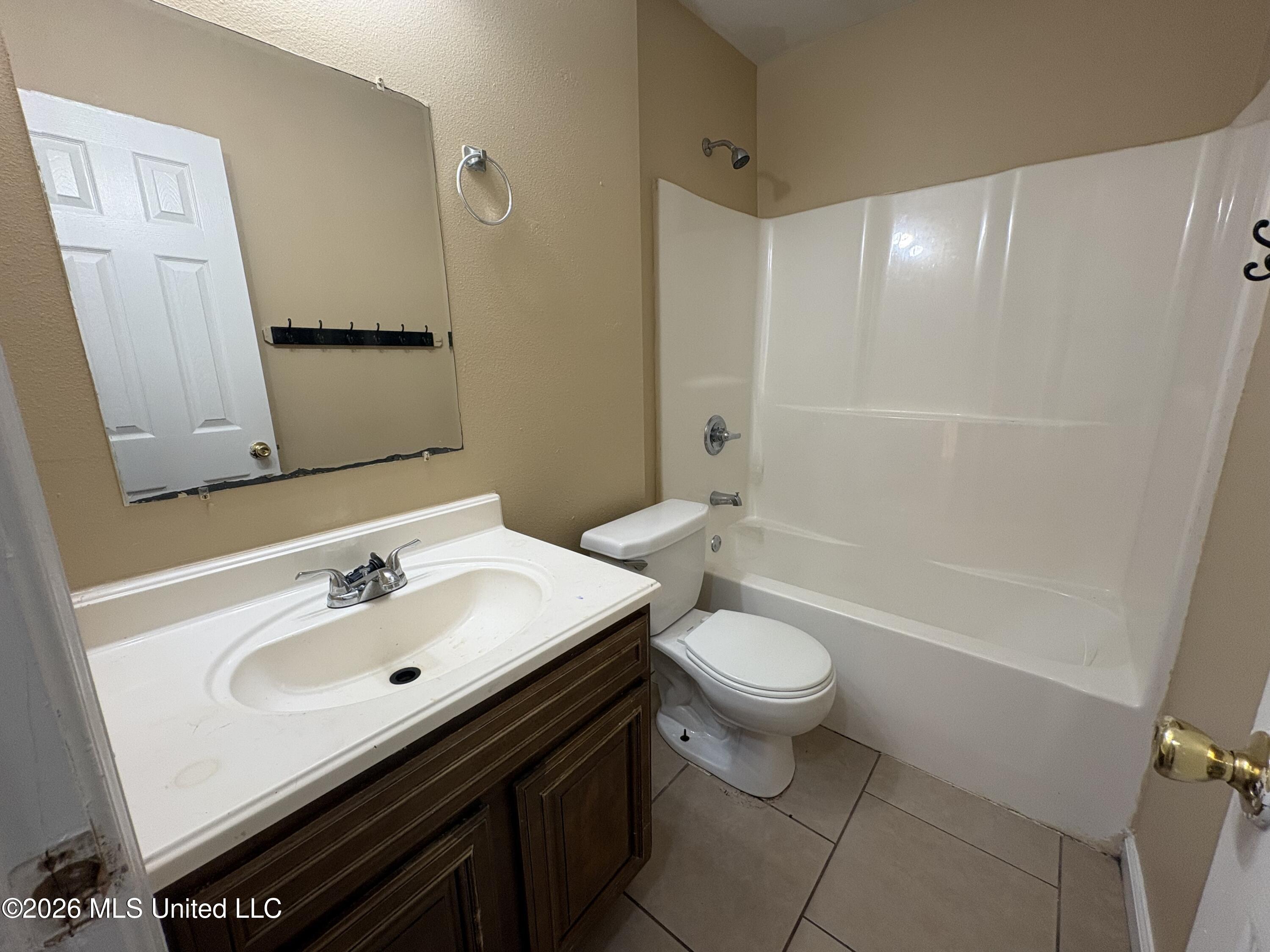 6525 Jasmine Street, Unit 4 Moss Point, MS 39563 - Photo 11 of 15 BATH (3)