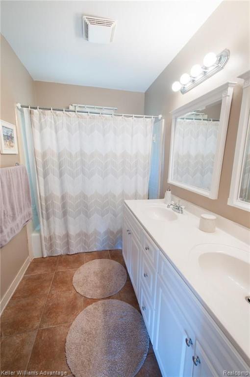 14466 Riverside Street Livonia, MI 48154 - Photo 4 of 44 Gallery Image 4