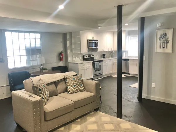 $1,000 | 1617 South Adams Street, Tallahassee, FL 32301