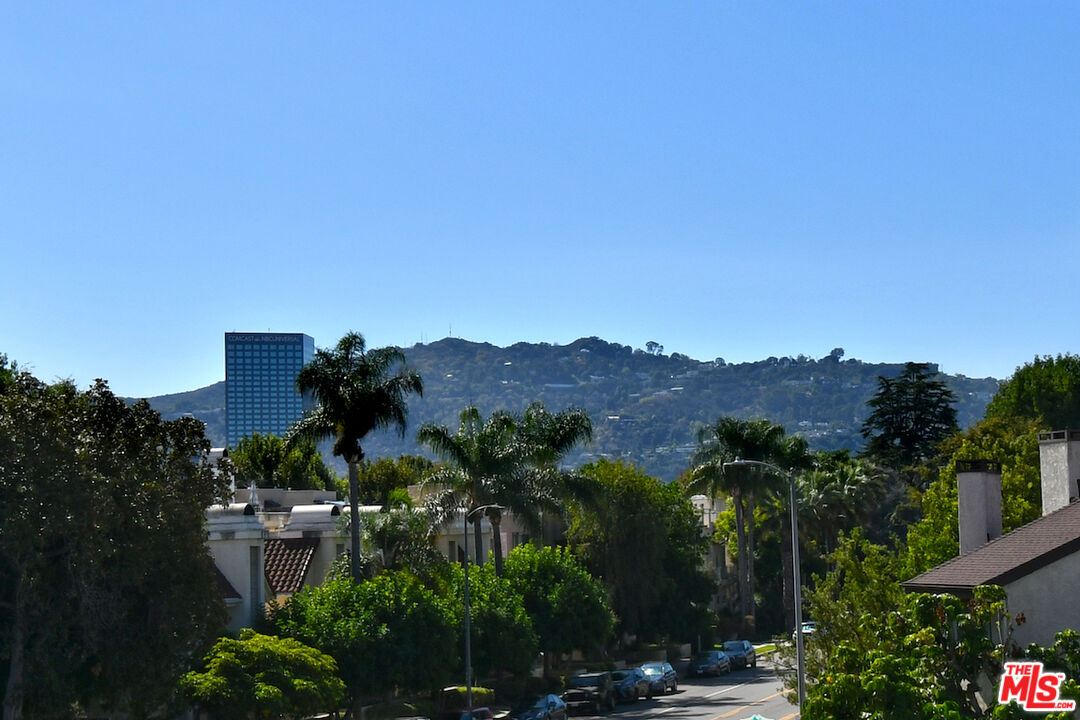 10409 Riverside Drive, Unit 204 Toluca Lake, CA 91602 - Photo 36 of 36 a view of a city