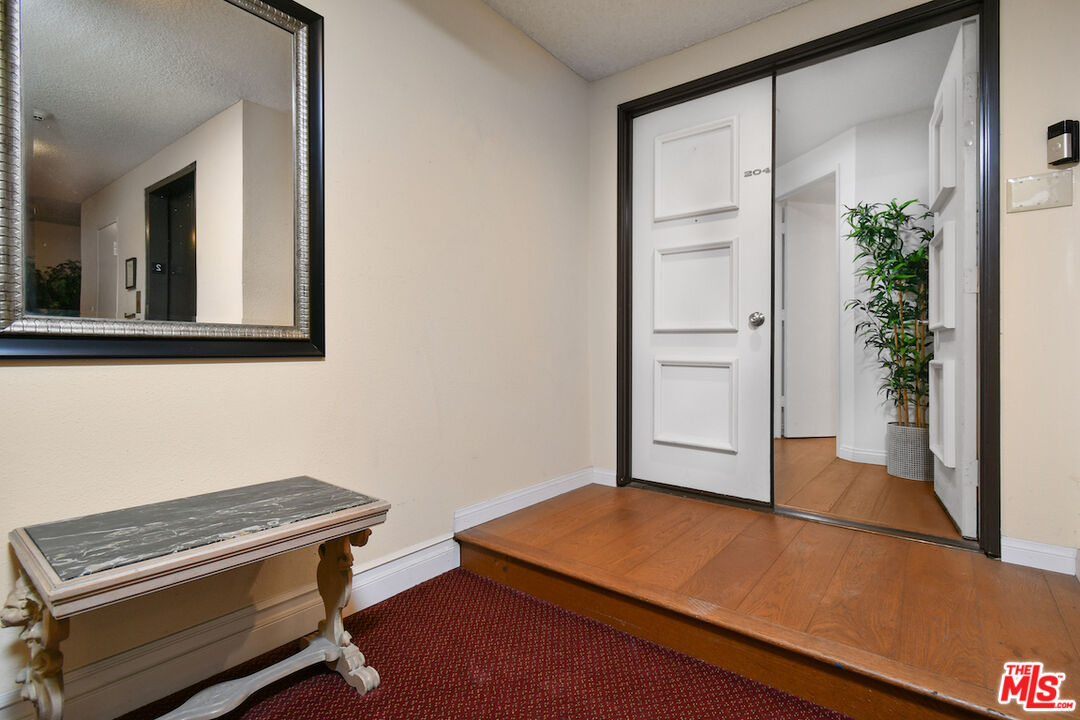 10409 Riverside Drive, Unit 204 Toluca Lake, CA 91602 - Photo 4 of 36