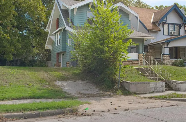 $169,999 | 3411 Agnes Avenue, Kansas City, MO 64128