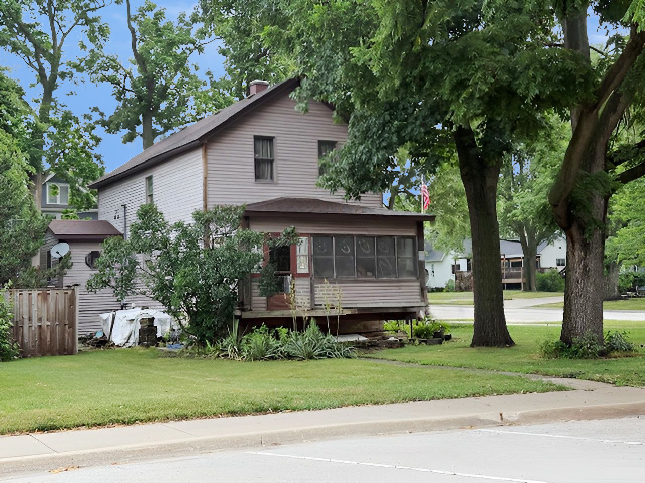 201 West Church Street Minooka, IL 60447 - Photo 2 of 2 a front view of a house with a garden