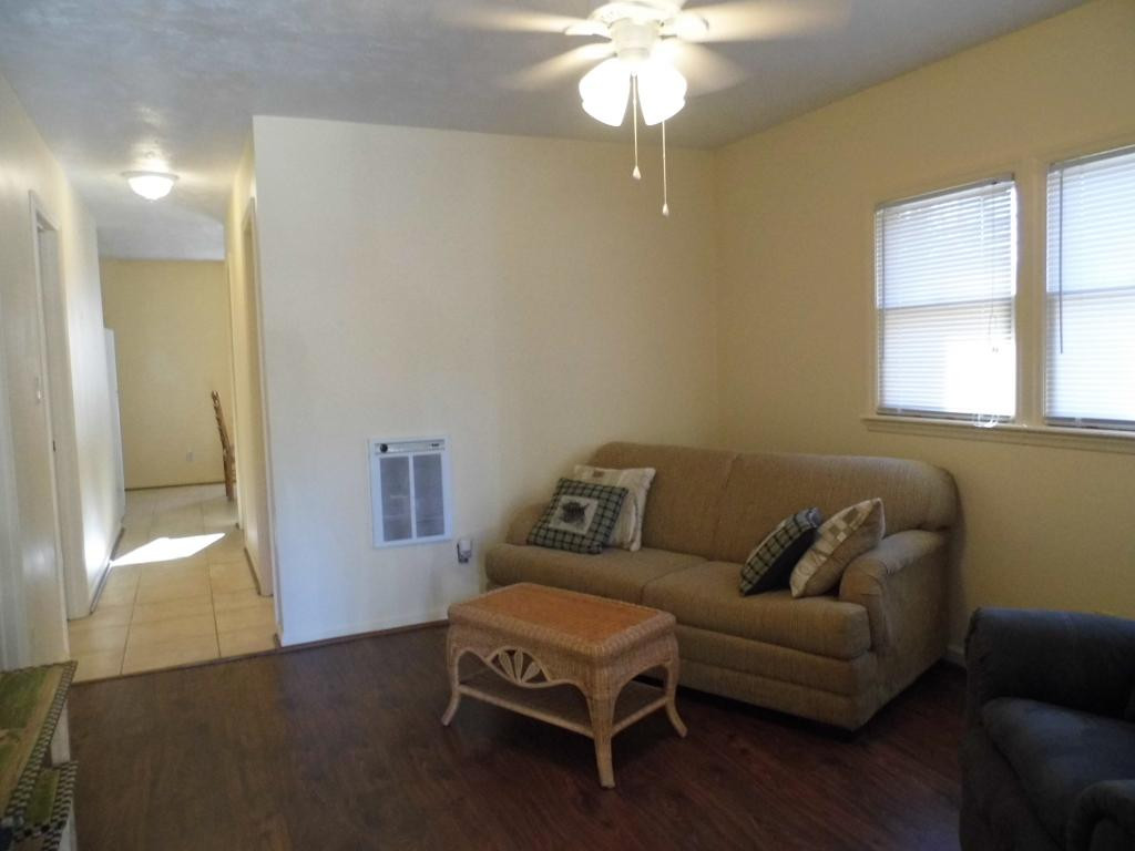 6915 Big Dry Run Road Butler, TN 37640 - Photo 4 of 13 Living Room