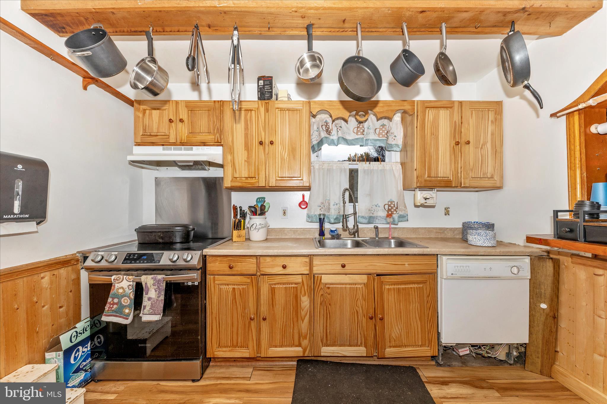 2915 Fry Road Jefferson, MD 21755 - Photo 19 of 66 a kitchen with stainless steel appliances granite countertop a sink and cabinets