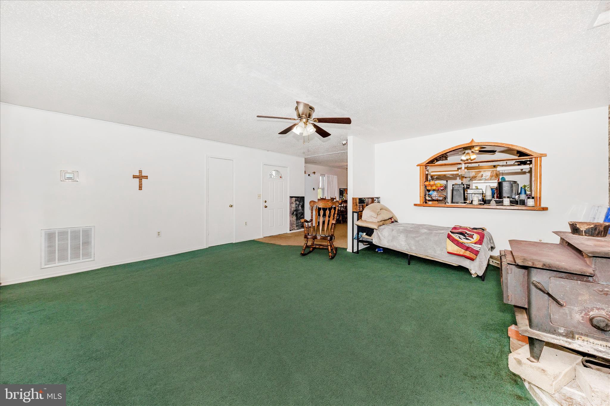 2915 Fry Road Jefferson, MD 21755 - Photo 9 of 66 Living Room