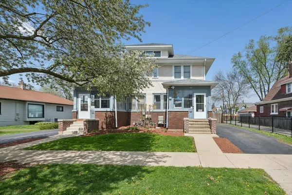 $1,950 | 362 Evans Avenue, Aurora, IL 60505