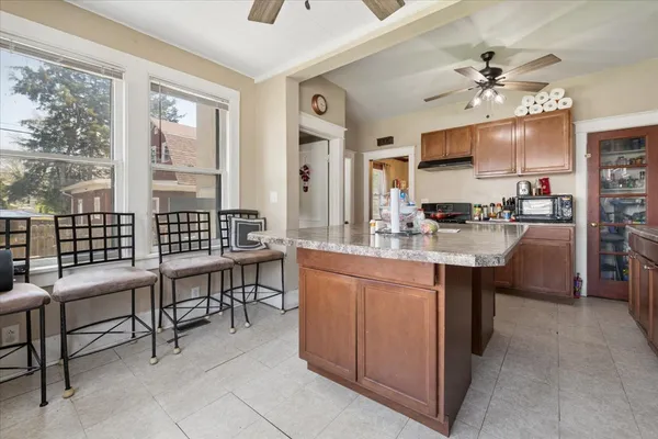 $1,950 | 362 Evans Avenue, Aurora, IL 60505