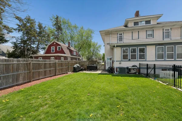 $1,950 | 362 Evans Avenue, Aurora, IL 60505