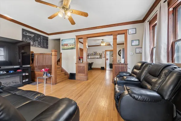 $1,950 | 362 Evans Avenue, Aurora, IL 60505