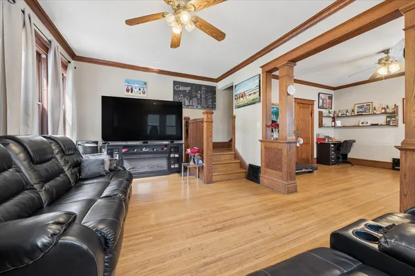$1,950 | 362 Evans Avenue, Aurora, IL 60505