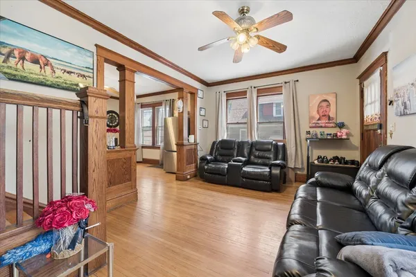 $1,950 | 362 Evans Avenue, Aurora, IL 60505