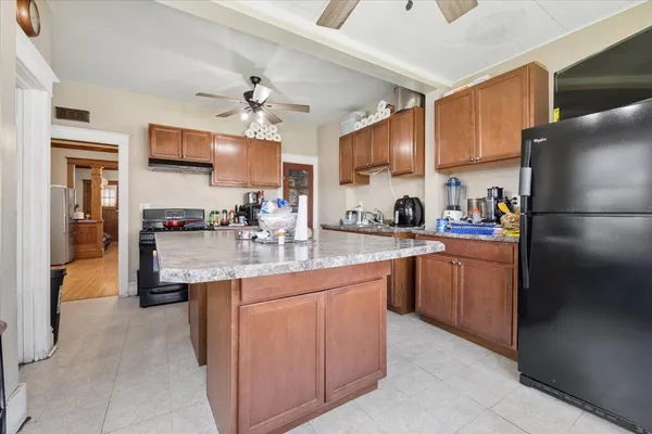 $1,950 | 362 Evans Avenue, Aurora, IL 60505