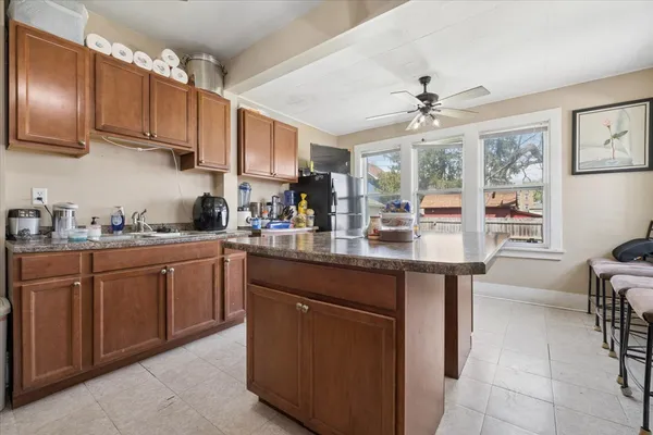 $1,950 | 362 Evans Avenue, Aurora, IL 60505
