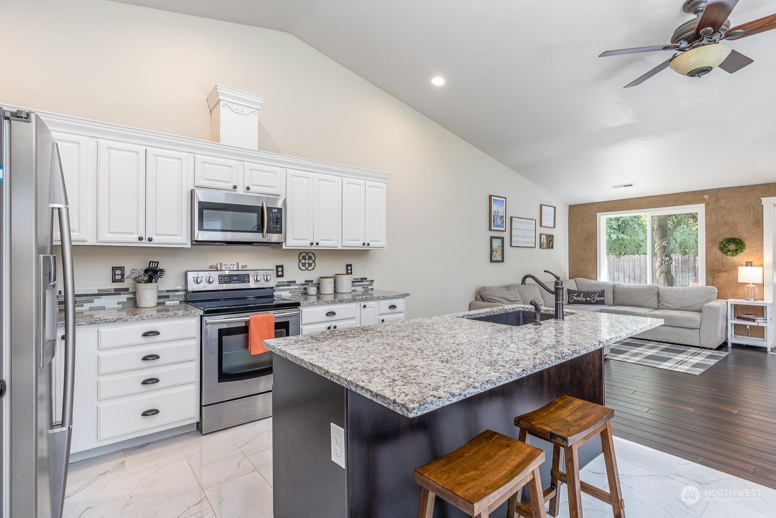 8901 West Rio Grande Avenue Kennewick, WA 99336 - Photo 3 of 26 Gallery Image 3