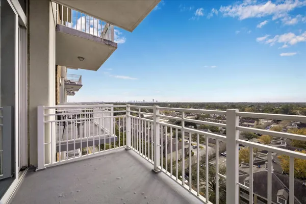 $3,290 | 9870 Gaylord Drive, Unit 1112, Houston, TX 77024
