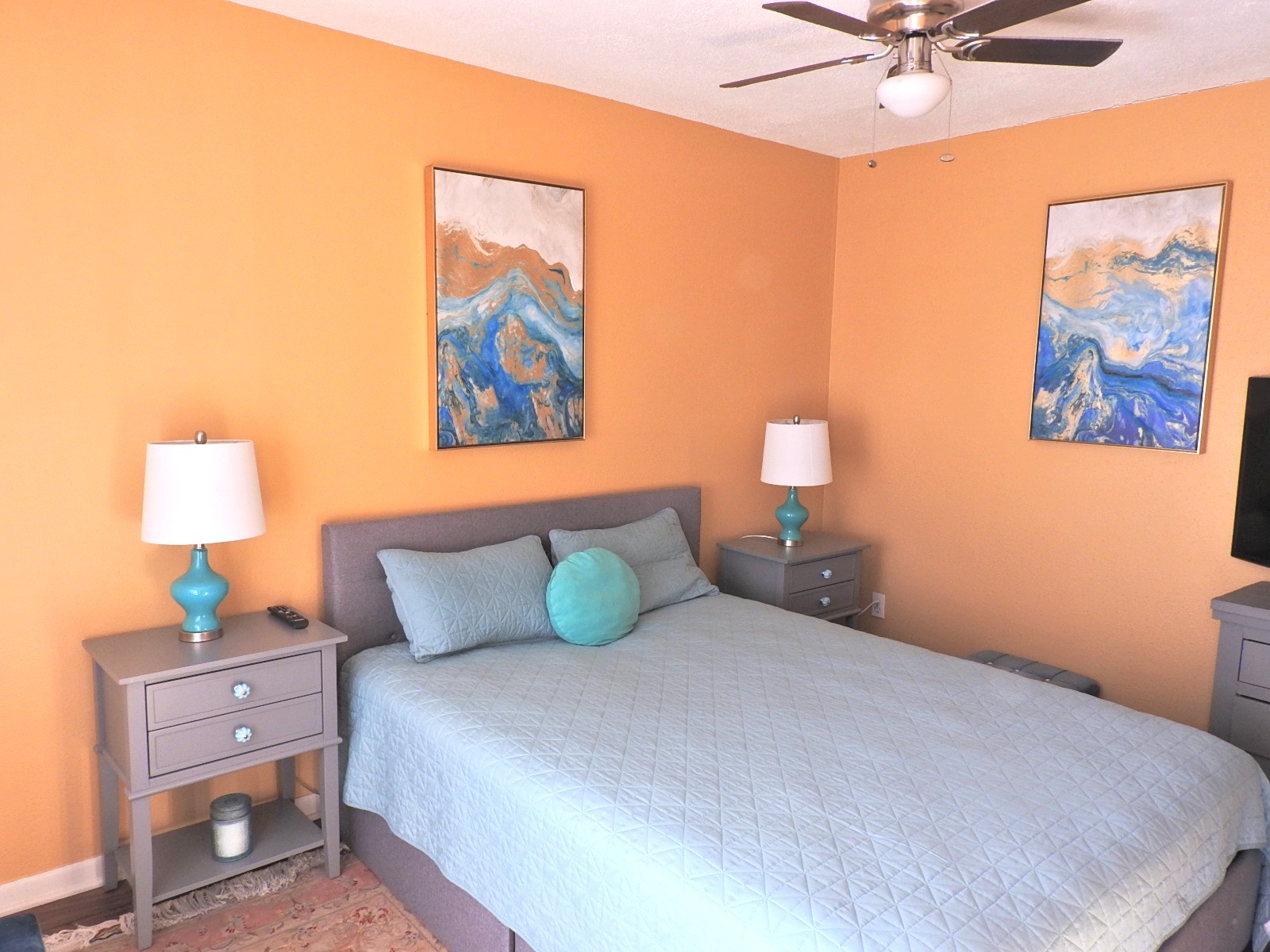 7047 Bissonnet Street, Unit 44 Houston, TX 77074 - Photo 11 of 20 a bedroom with a bed and a painting on the wall