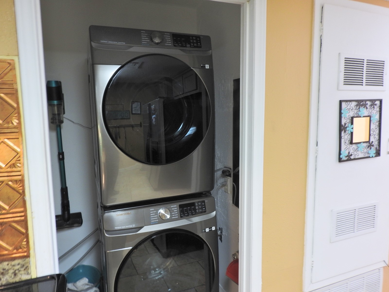 7047 Bissonnet Street, Unit 44 Houston, TX 77074 - Photo 7 of 20 a utility room with dryer and washer