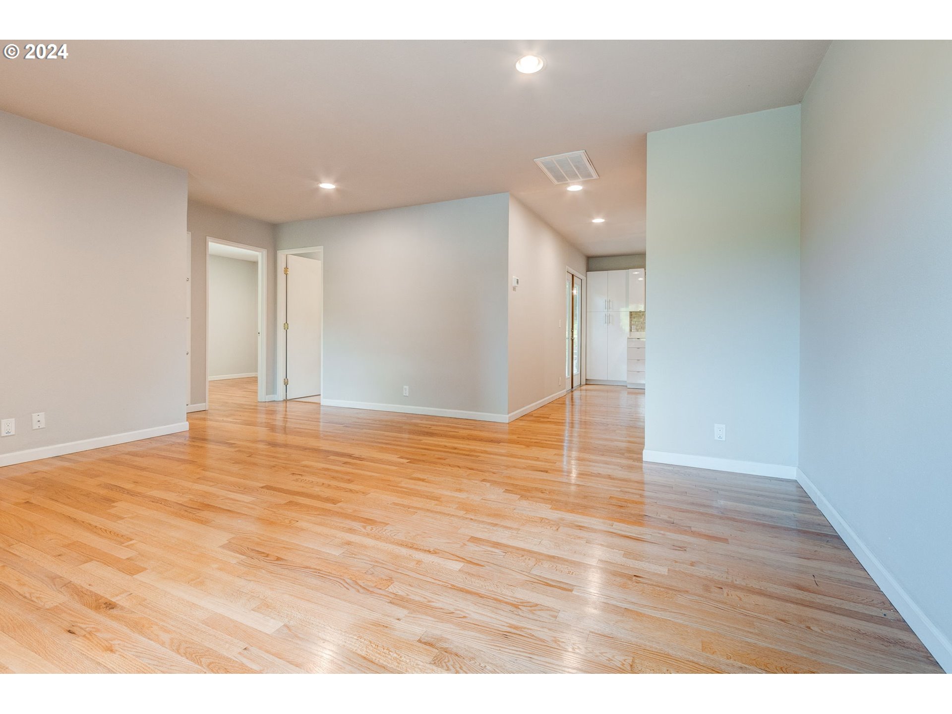 5205 Southwest Nebraska Street Portland, OR 97221 - Photo 3 of 27 Living Room