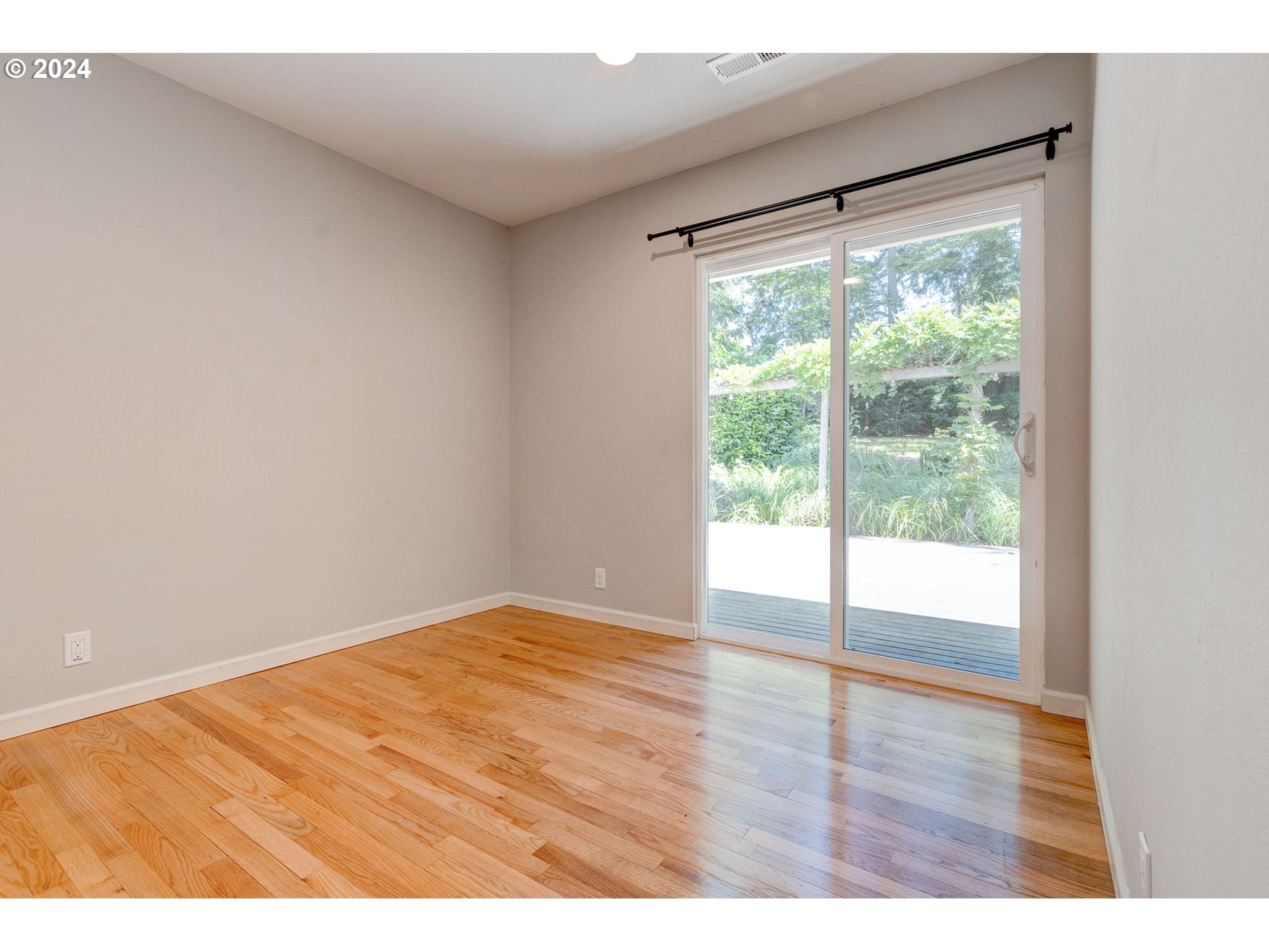 5205 Southwest Nebraska Street Portland, OR 97221 - Photo 9 of 27 Bedroom
