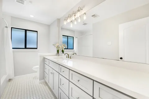 $665,000 | 10726 Riverview Drive, Houston, TX 77042