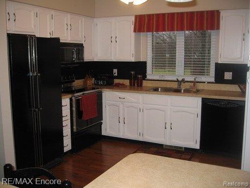 9180 Sashabaw Road Clarkston, MI 48348 - Photo 15 of 25 Kitchen