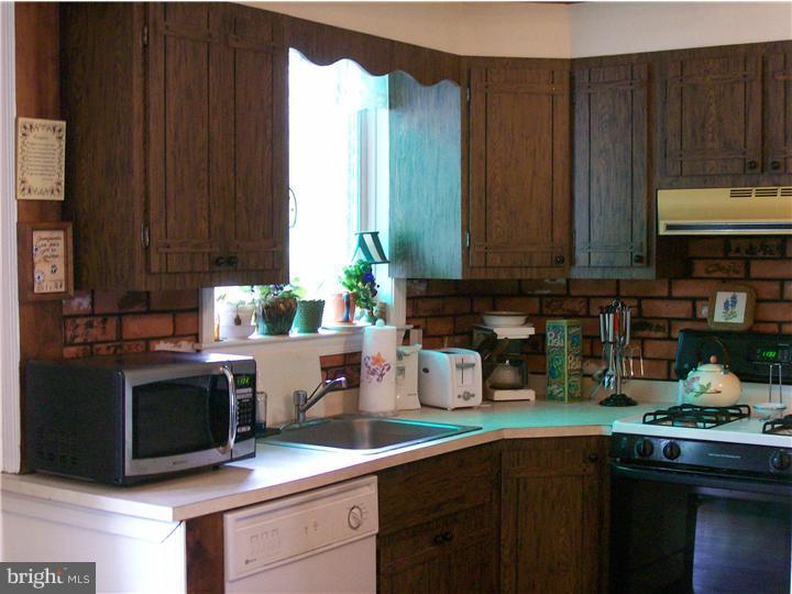 3952 Stratford Road Upper Darby, PA 19026 - Photo 14 of 25 Kitchen