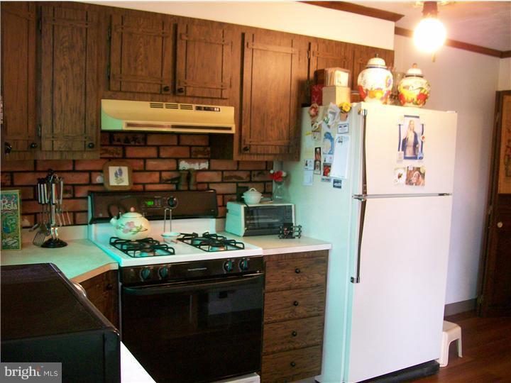 3952 Stratford Road Upper Darby, PA 19026 - Photo 15 of 25 Kitchen