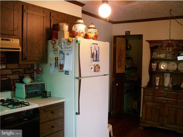 3952 Stratford Road Upper Darby, PA 19026 - Photo 16 of 25 Kitchen
